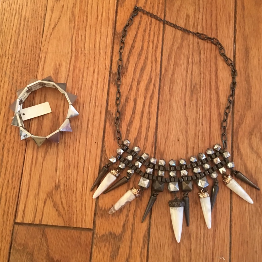 Nasty Gal necklace and bracelet